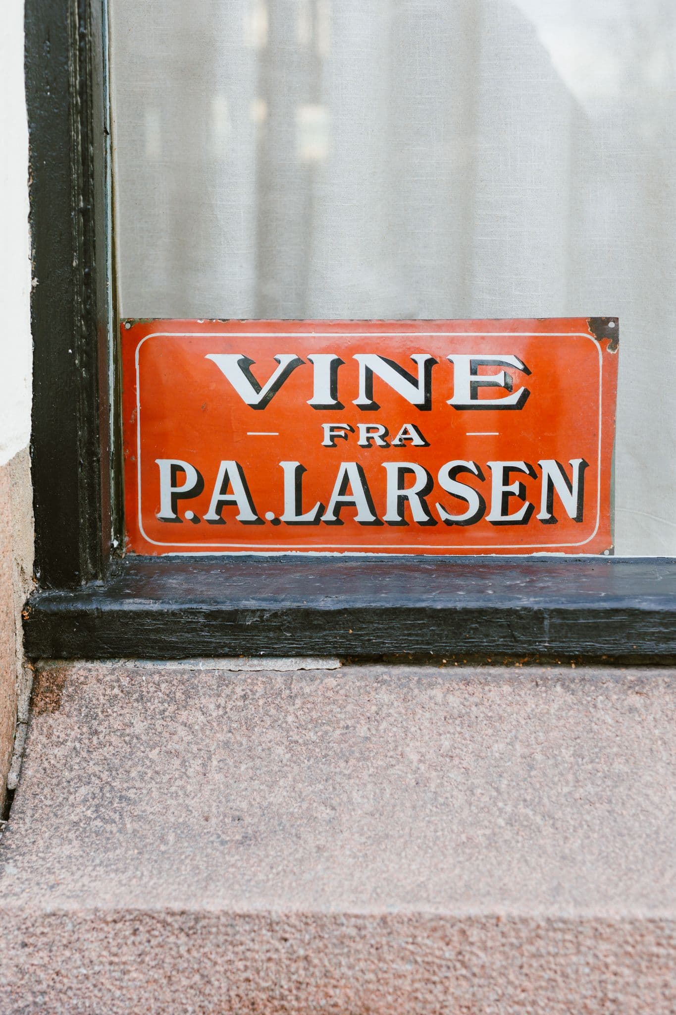 Gammelt P.A.Larsen skilt